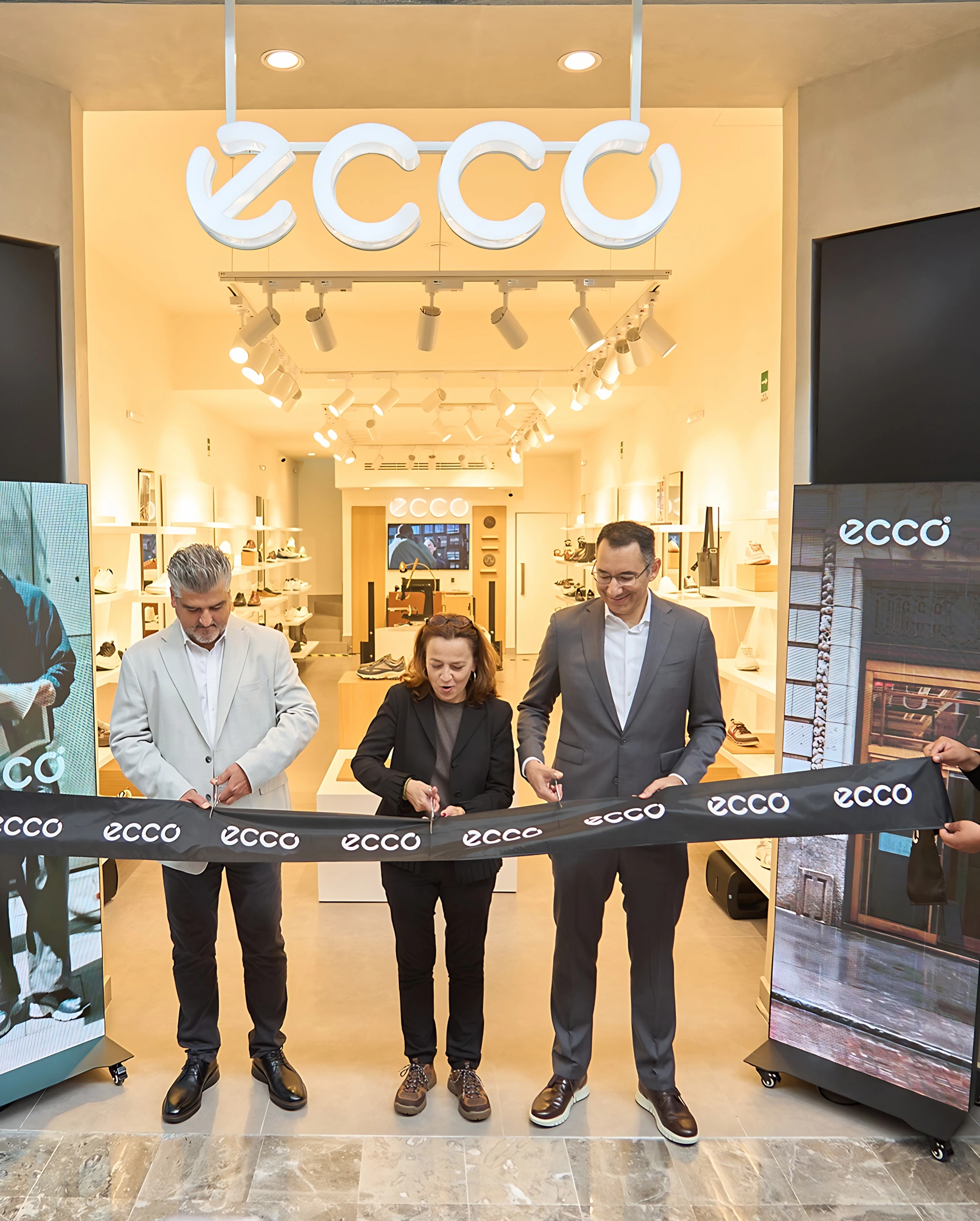 Ribbon cutting at the opening of the first official ECCO store in Mexico