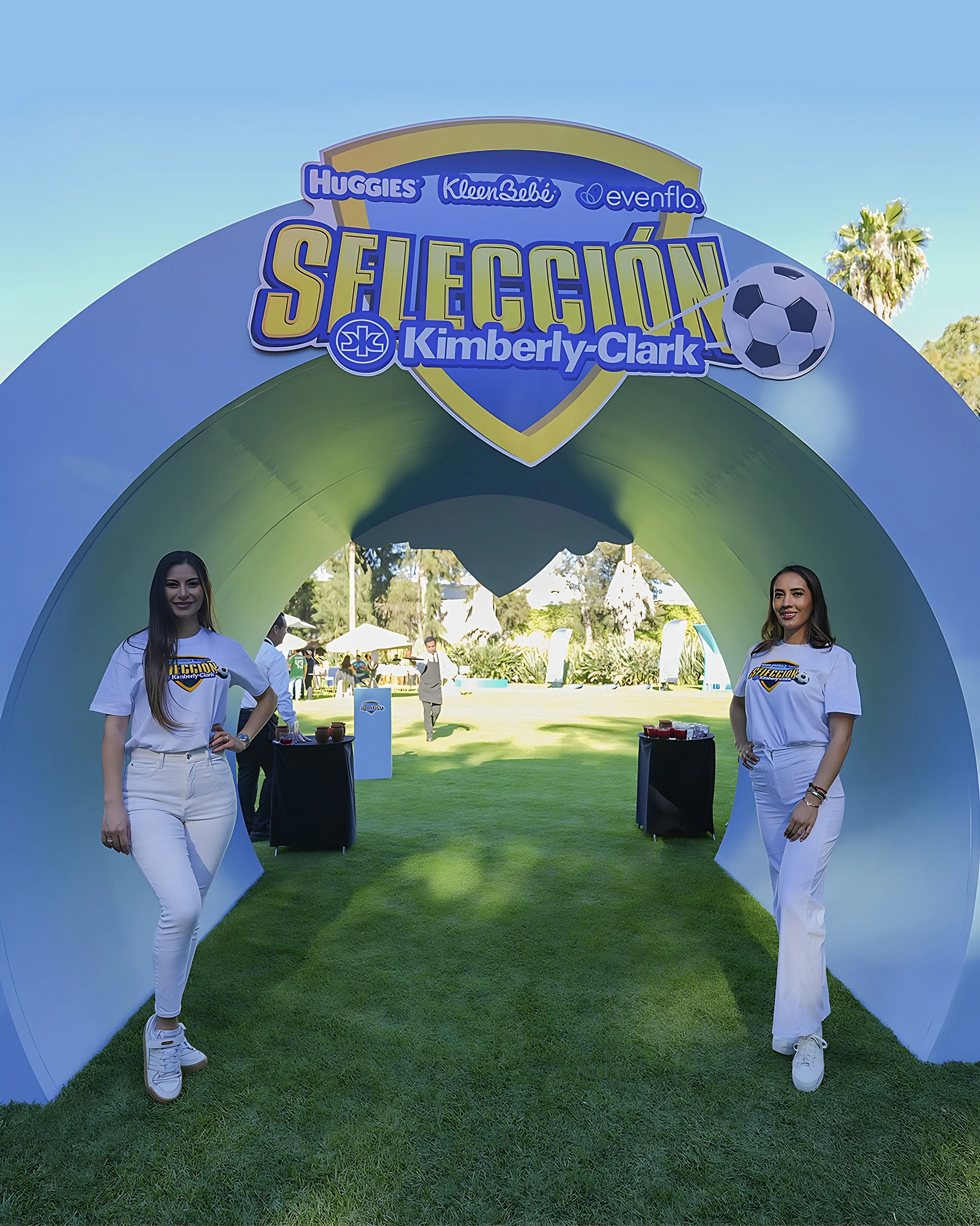 Entrance arch of the Kimberly-Clark “Selección” event with Huggies, Kleenbebé and Evenflo