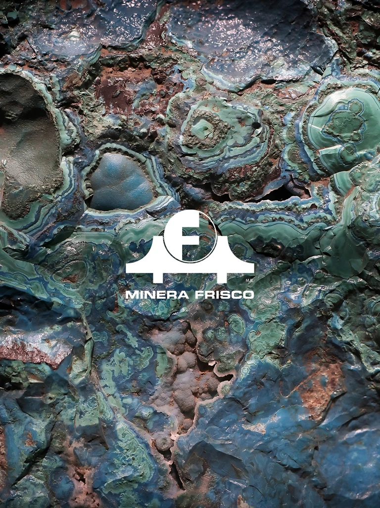 Logo de Minera Frisco sobre una textura mineral